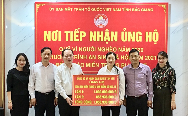 Đảng bộ và nhân dân huyện Tân Yên ủng hộ đồng bào Miền Trung bị bão lũ